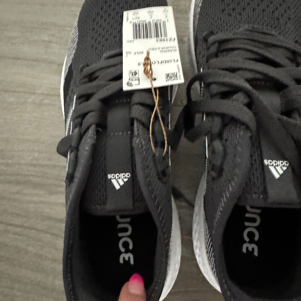 Adidas Sneakers new with tag